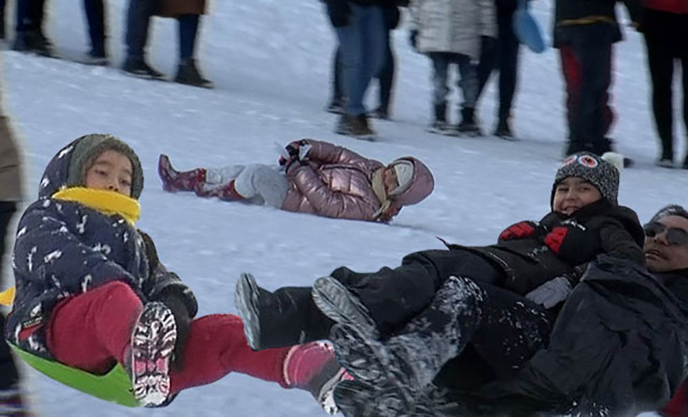 Uludağ'daki kayak pistlerinde selfie, kızak, poşet tehlikesi