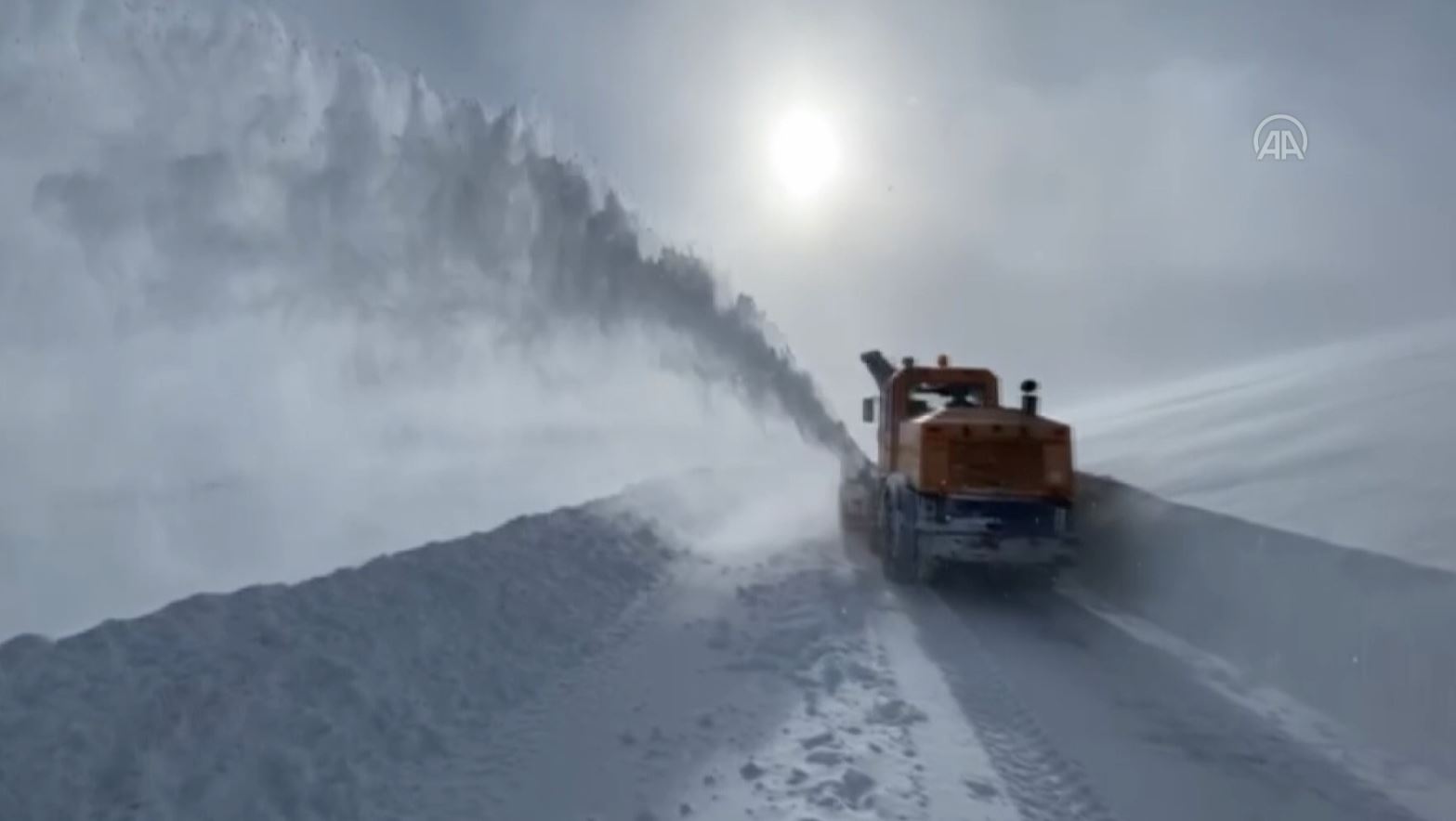 Ardahan'da kardan kapalı 6 köy yolu ulaşıma açıldı