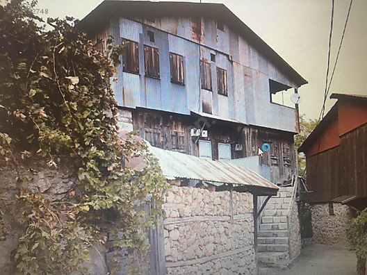 Erzincan Kemaliye’de mahkemeden satılık bina ve bahçe