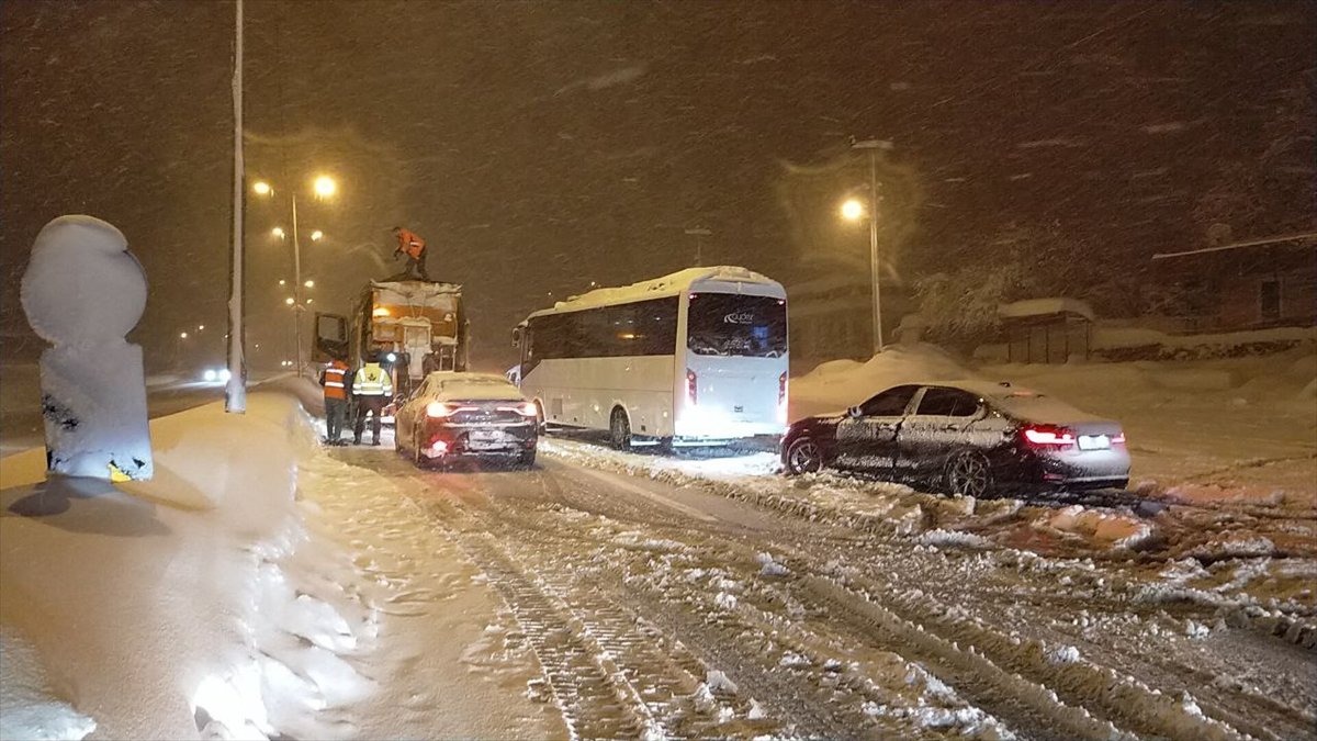 Bursa’dan İstanbul güzergahına kış lastiği olan araçlar gidebilecek