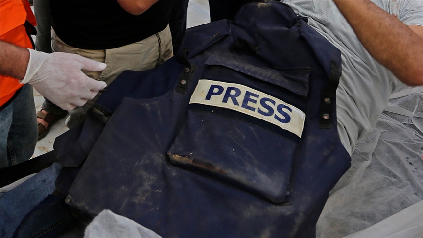 Pakistan'da silahlı saldırıya uğrayan gazeteci hayatını kaybetti