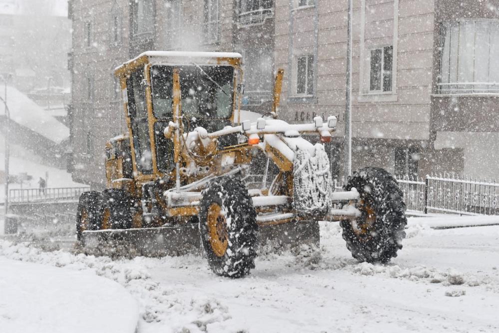 Kar 700 mahalleyle iletişimi kesti  