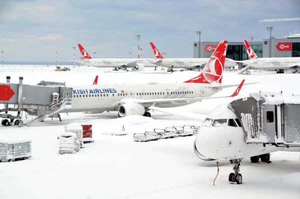İstanbul Havalimanı’nın bir pisti uçuşa açıldı