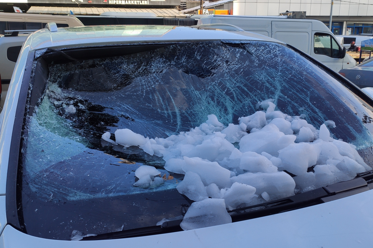 10 günlük lüks otomobil tuzla buz oldu