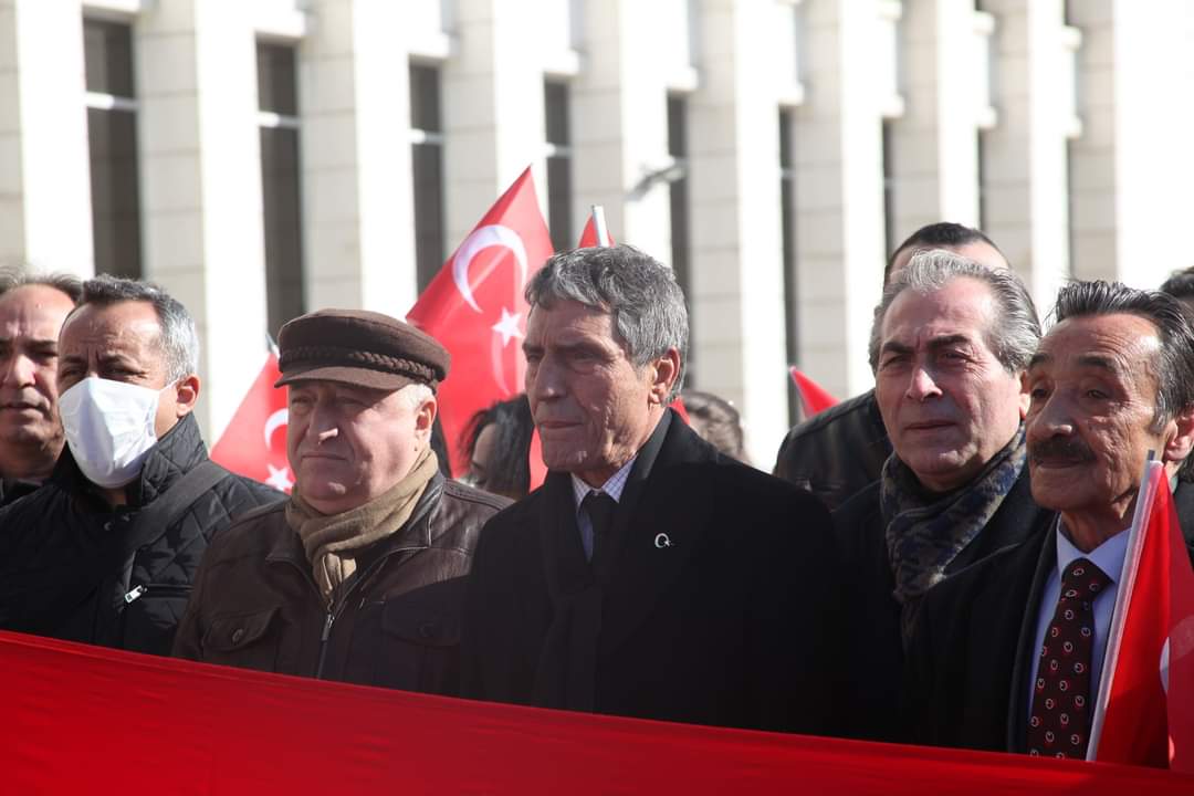 Zeytinburnu İYİ Parti Teşkilatından Atatürk büstüne çelenk