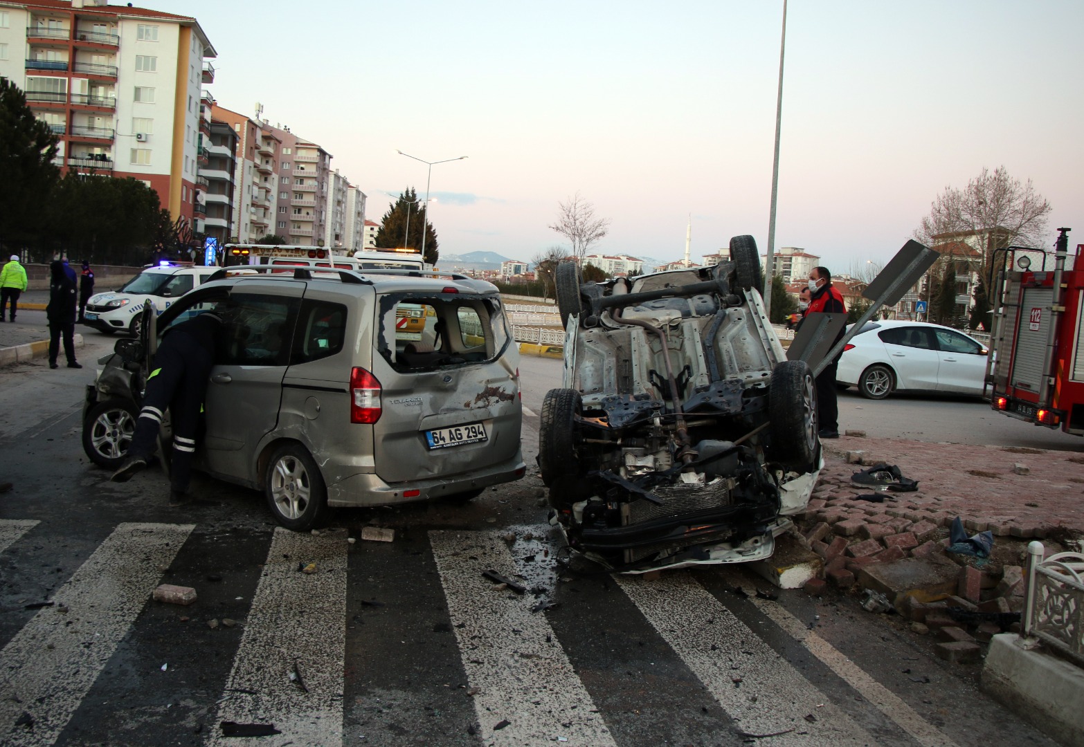 Otomobil ile hafif ticari araç çarpıştı: 7 yaralı