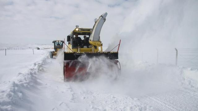 Yoğun kar nedeniyle 413 yol ulaşıma kapandı