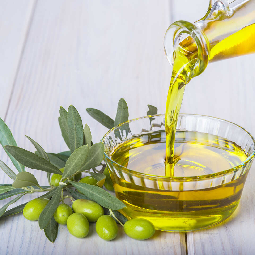 Оливковое масло является. Оливковое масло. Масло оливы. Олив Ойл масло оливковое. Оливковое масло картинки.