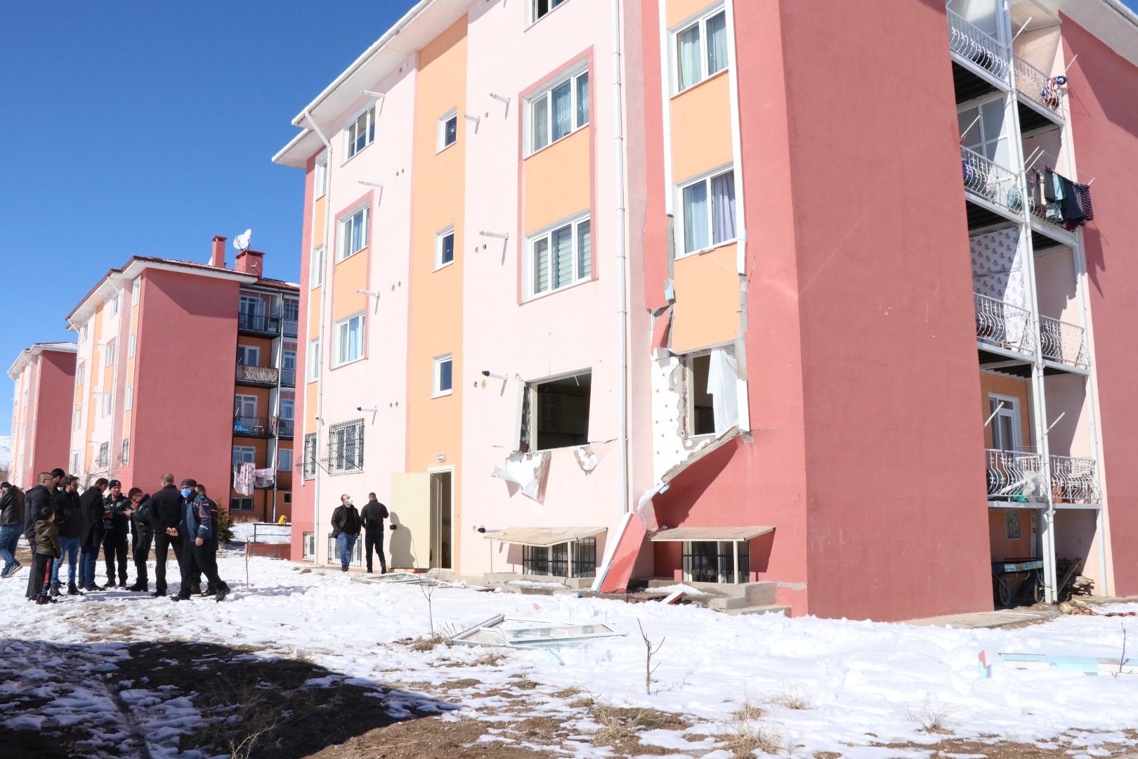 Apartmanda patlama: 2 kişi yaralandı