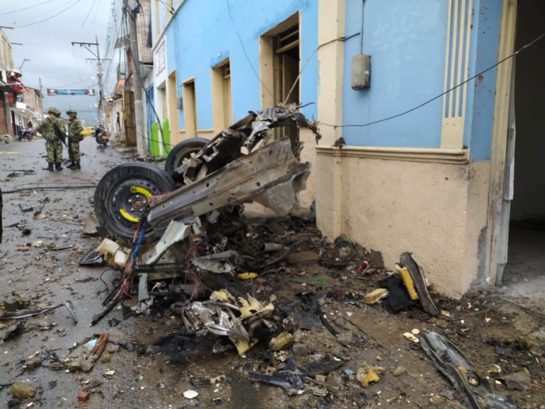 Karakola bomba yüklü motosikletle saldırı