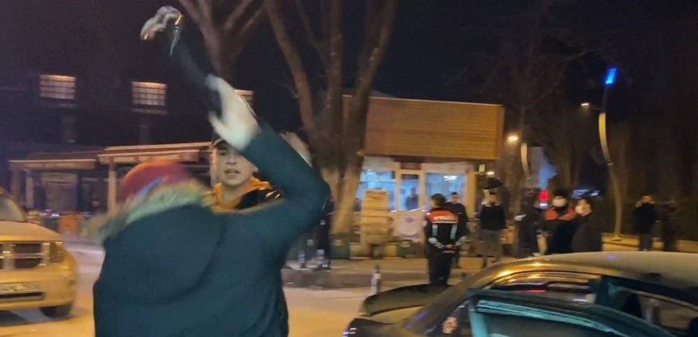 Polis ceza kesti öfkeli anne çakarlı lambayı parçaladı