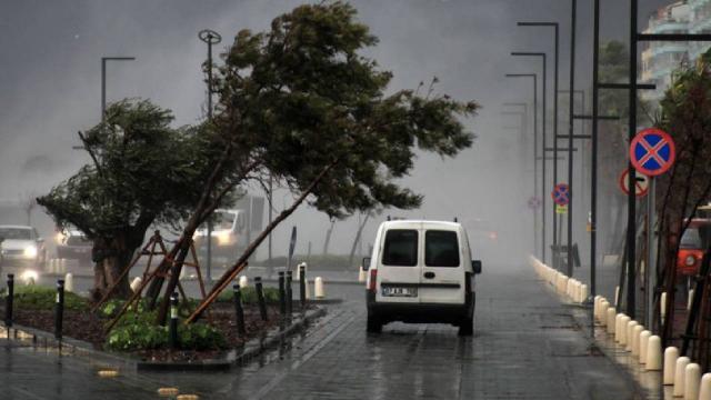 Antalya'da kuvvetli yağış ve fırtına bekleniyor