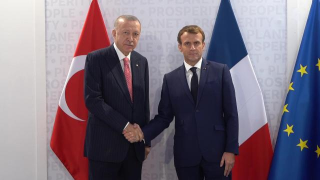 Son dakika... Erdoğan, Macron ile görüştü
