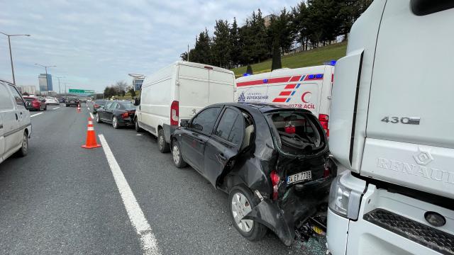 İstanbul'da zincirleme kaza. Trafik felç oldu