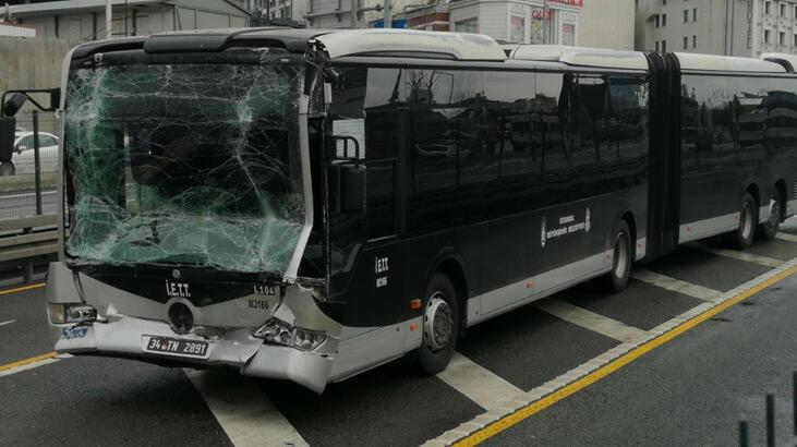 İstanbul'da metrobüs kazası. 7 yaralı