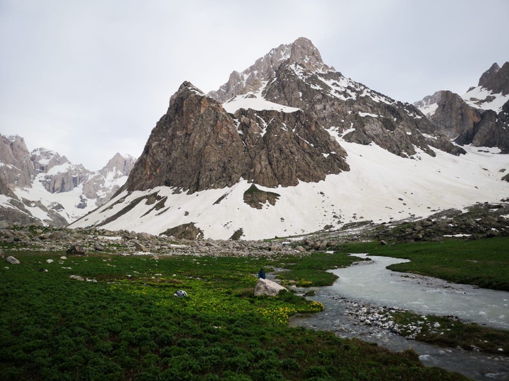 Türkiye'nin en büyük buzulu 'Cilo Dağları' eriyor