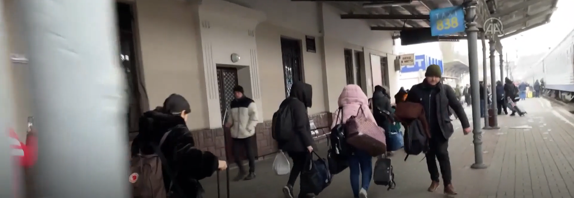 Kiev'den Türkleri tahliye eden tren Romanya sınırına ulaştı