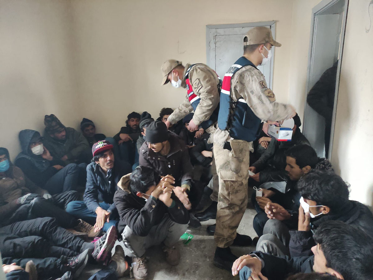 TIR dorsesinde 88 kaçak göçmen yakalandı