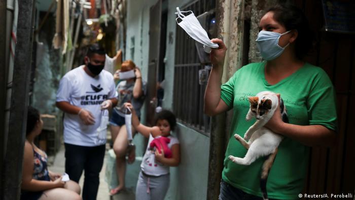 Brezilya, koronayı pandemiden endemiye indirmeyi planlıyor