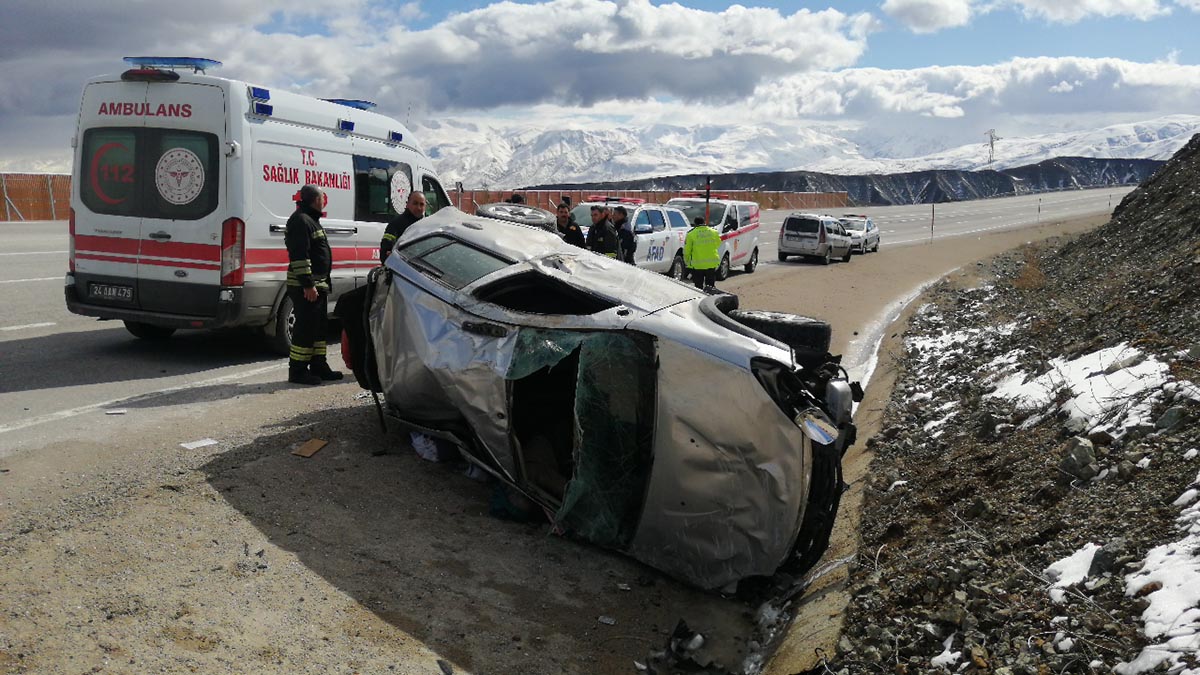 Erzincan’da otomobil devrildi: 1 ölü, 1 yaralı