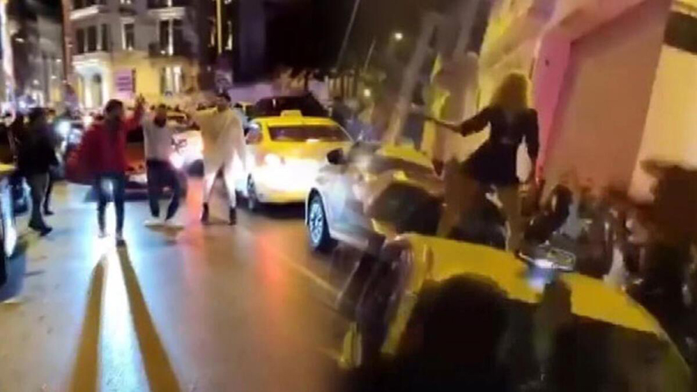 Trafik magandaları Taksim'de ortalığı birbirine kattı