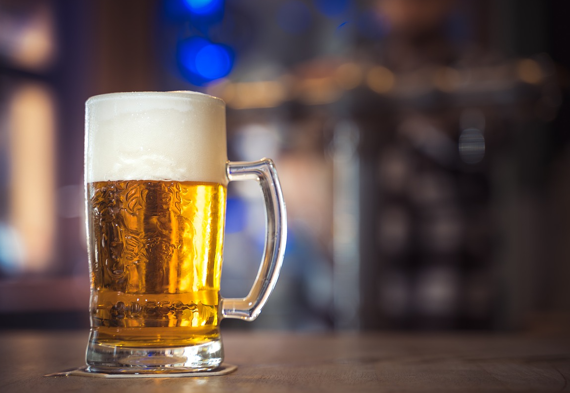 Günde iki bardak bira içmenin beyne 10 yıllık yaşlanma kadar zarar verdiği keşfedildi