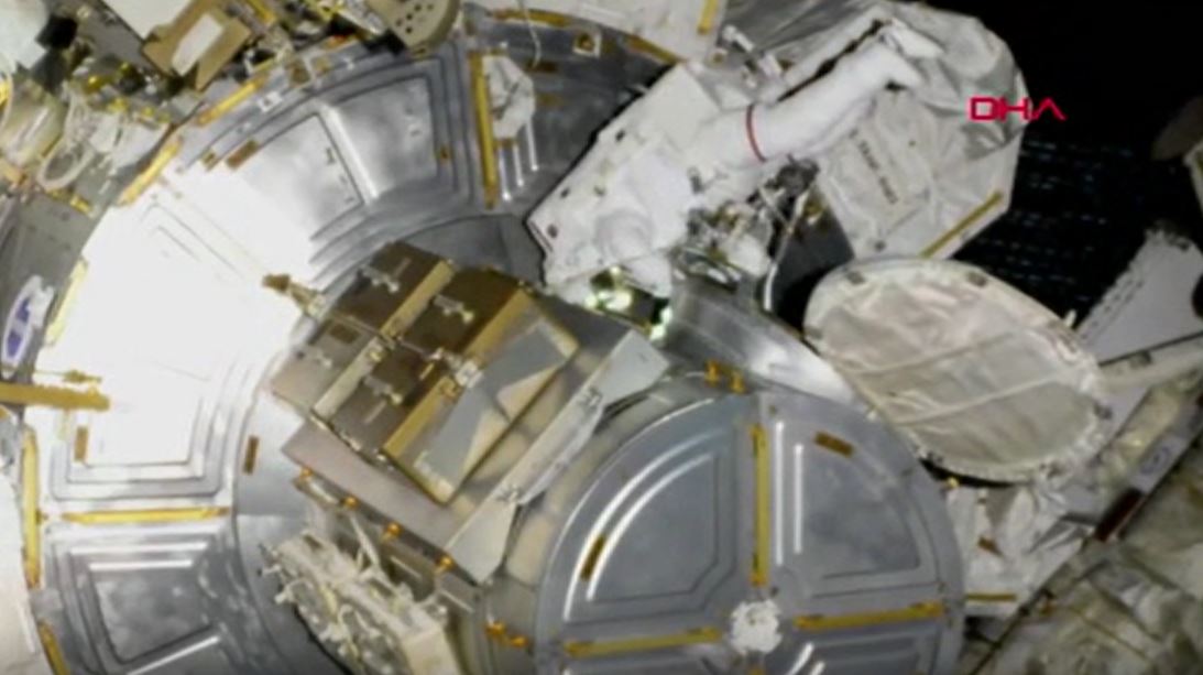 Nasa Astronotları uzay yürüyüşüne başladı