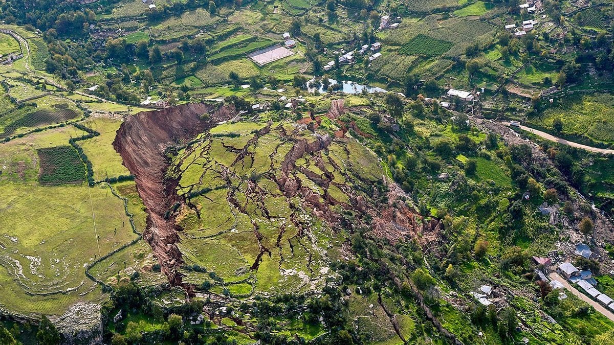Peru'daki heyelanda yaklaşık 80 ev toprak altında kaldı