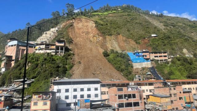 Peru'da heyelan nedeniyle 80 ev toprak altında kaldı