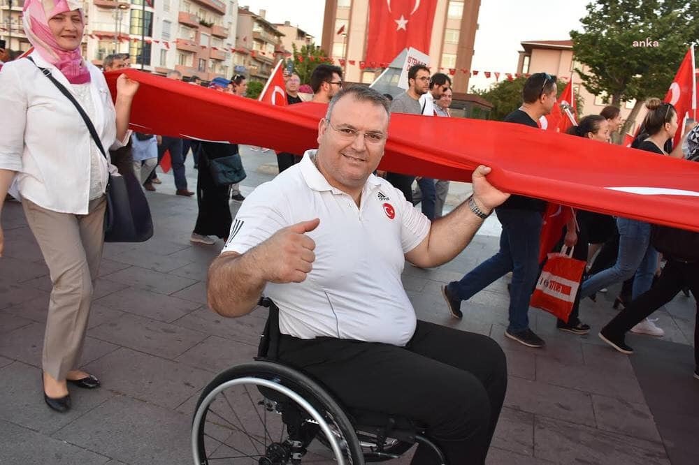 Milli sporcunun tekerlekli sandalyesi çalındı
