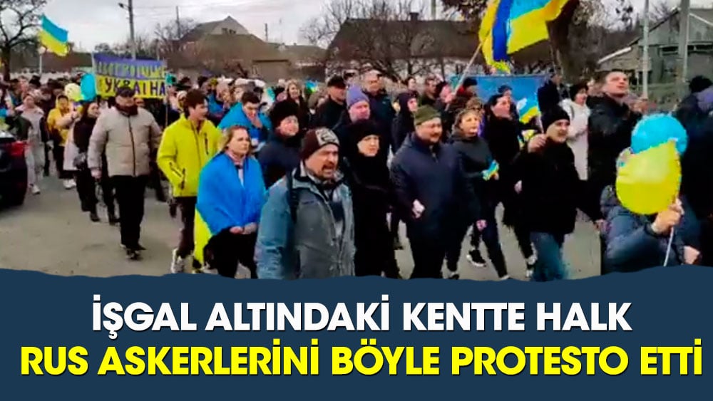 İşgal altındaki kentte halk Rus askerlerini böyle protesto etti