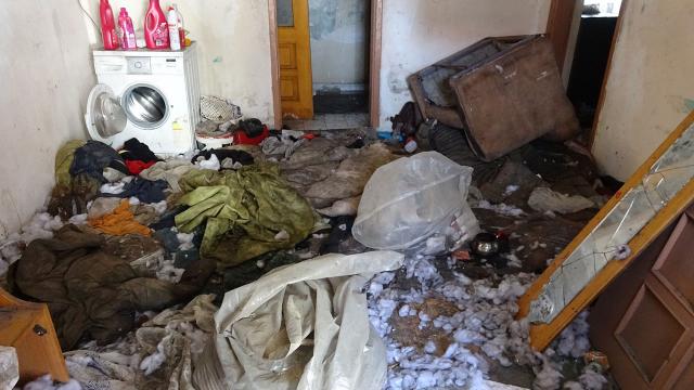 Çöp evde bulunan 3 çocuk devlet korumasına alındı