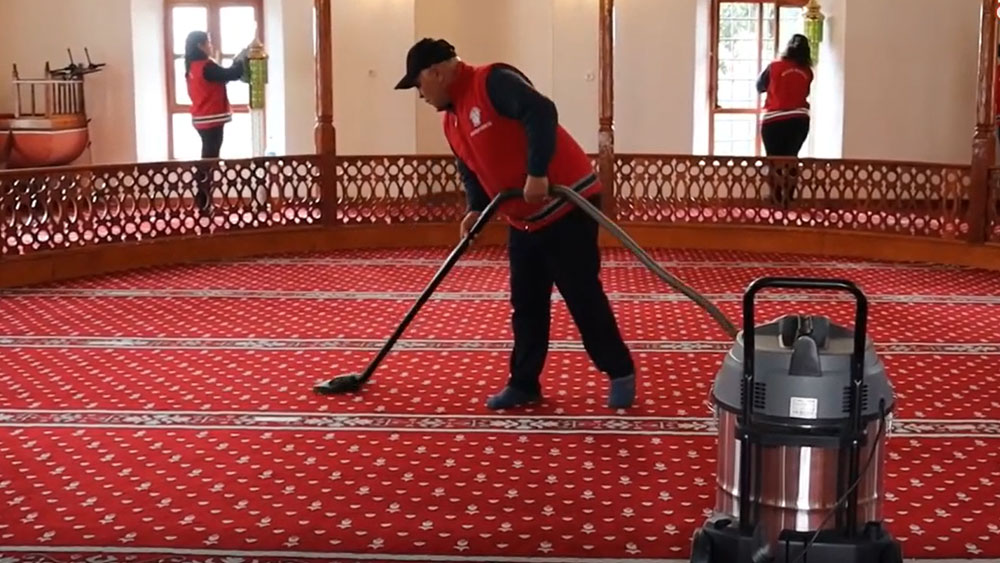 Menteşe’de camilere Ramazan temizliği