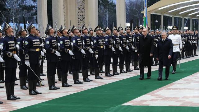 Erdoğan Özbekistan'da resmi törenle karşılandı