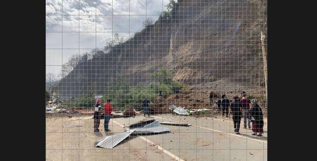 Rize'de heyelan! Ardeşen-Çamlıhemşin kara yolu kapandı...