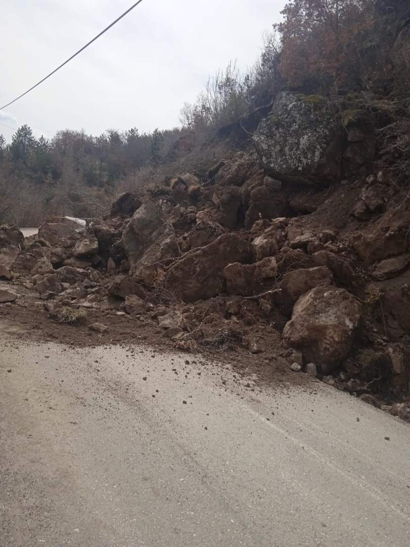 Kastamonu'da heyelan: Köy grup yolu ulaşıma kapandı