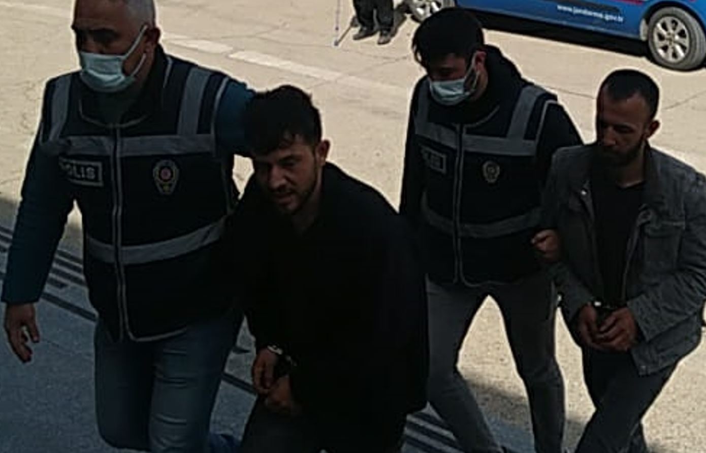 Adana'da rögar kapağı çaldıkları iddia edilen 2 şüpheli tutuklandı