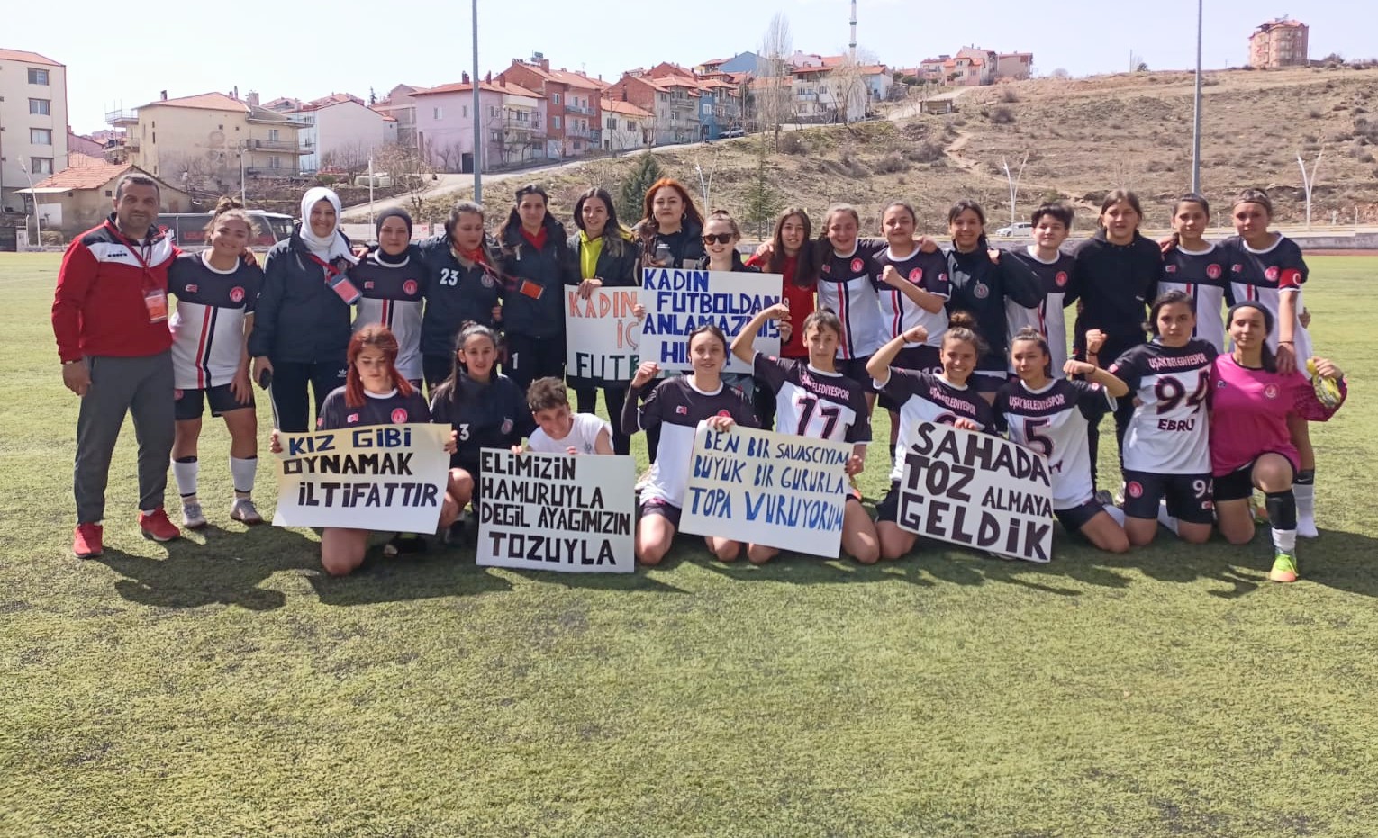 Kadınlar 3. Ligi F Grubu'nda Uşak Belediye Spor namağlup lider