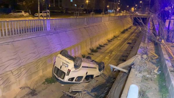 Sultanbeyli’de araç kanala uçtu: 1 yaralı