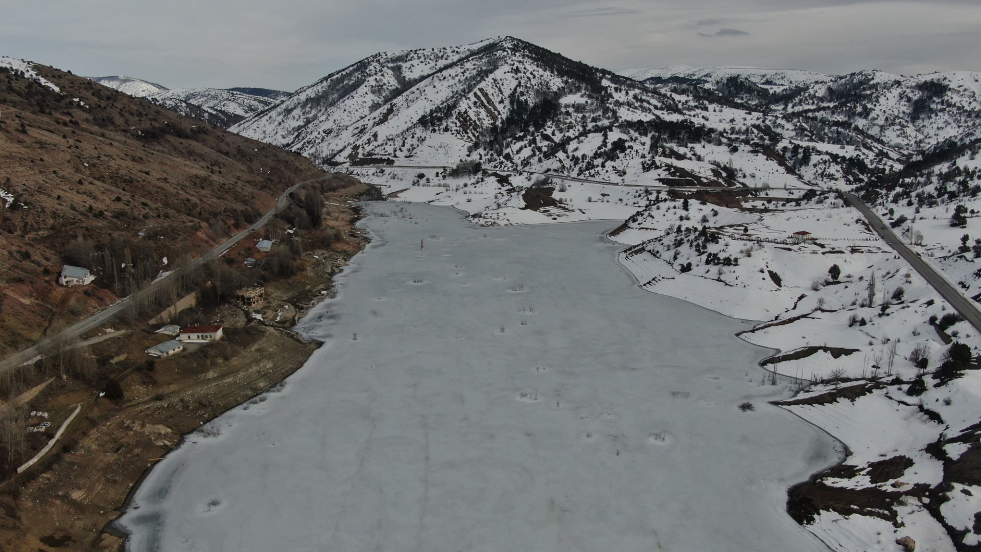 Sivas’ta buz tutan göl hala çözülmedi