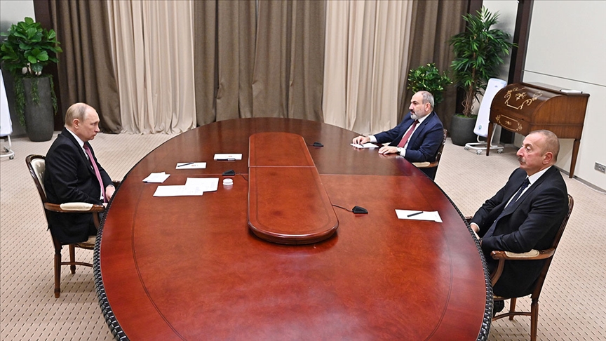 Putin, Paşinyan ve Aliyev ile görüştü