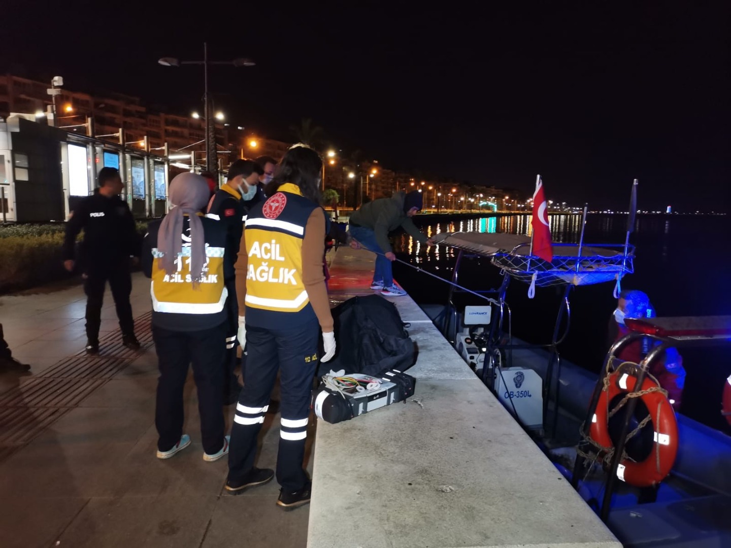 İzmir sahilinde bir erkek cesedi bulundu