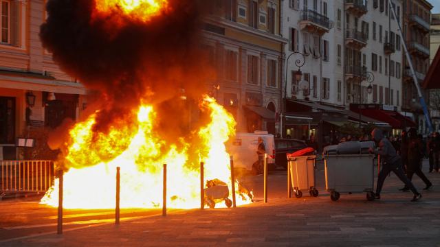 Fransa'nın Korsika adasında protestolar şiddetlendi