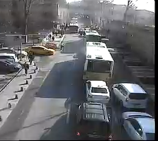 Beşiktaş'ta elektrik hattı onarımı sırasında yol çöktü