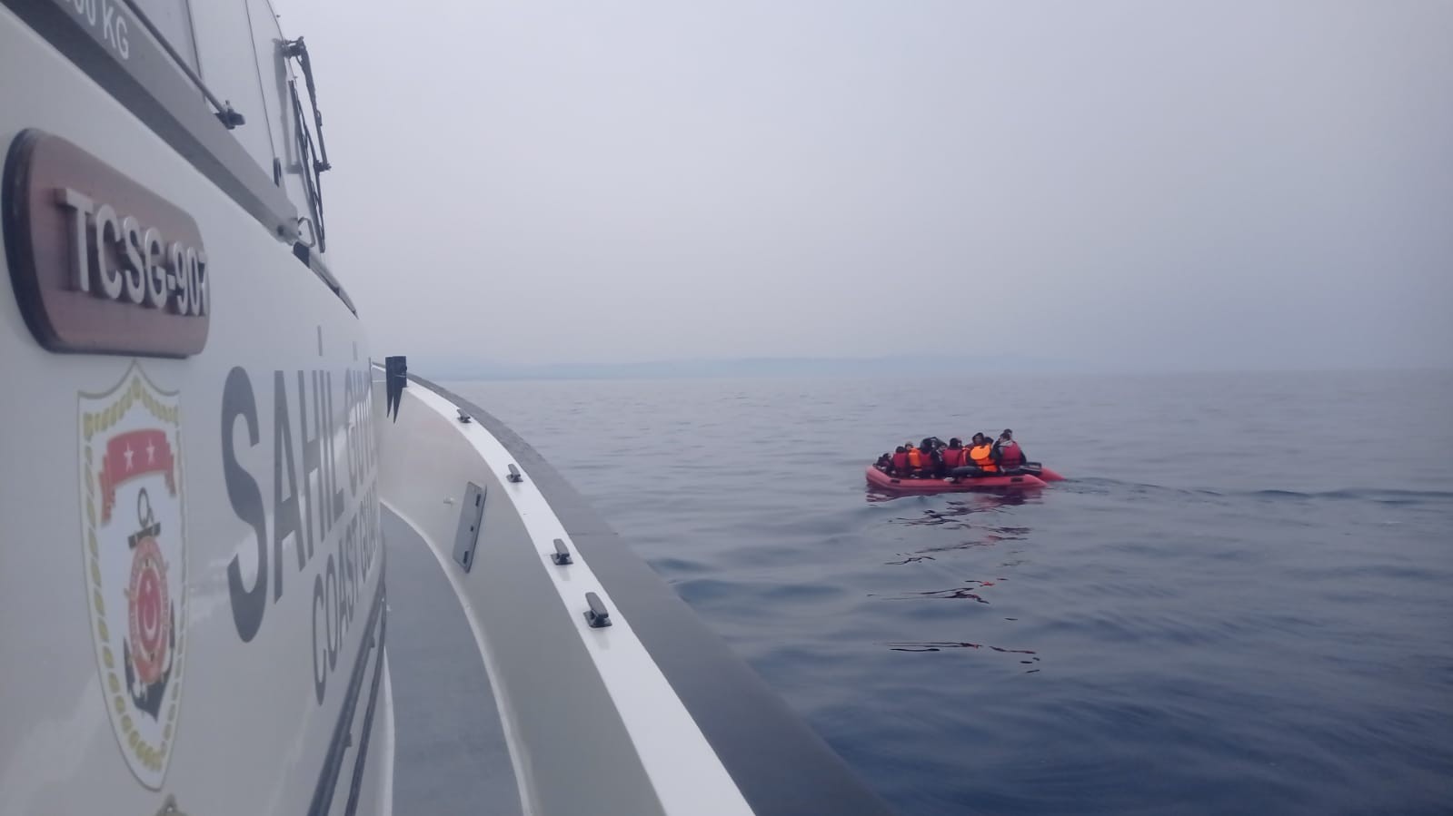 Balıkesir'de 17 kaçak göçmen yakalandı