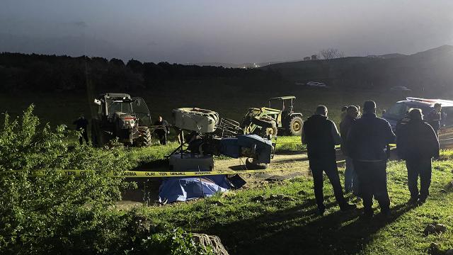 İzmir'de traktör devrildi: 2 kişi yaşamını yitirdi