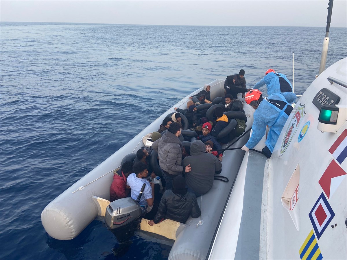 Kuşadası'nda 58 göçmen kurtarıldı
