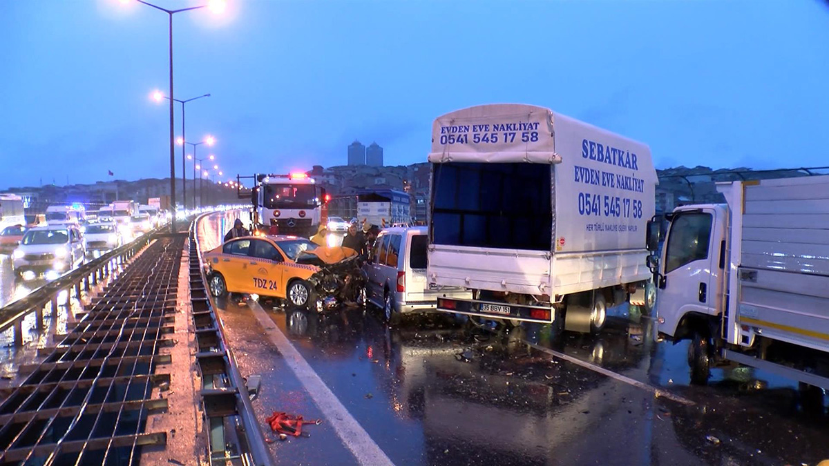 İstanbul’da TEM Otoyolu'nda zincirleme kaza!