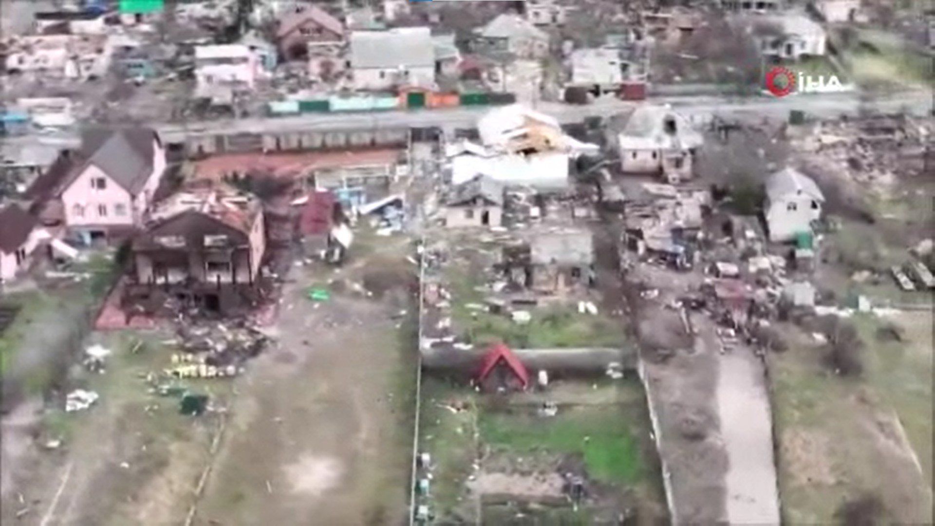 Kiev'e bağlı Gorenka köyü harabeye döndü.  Savaşın izleri dron ile çekildi