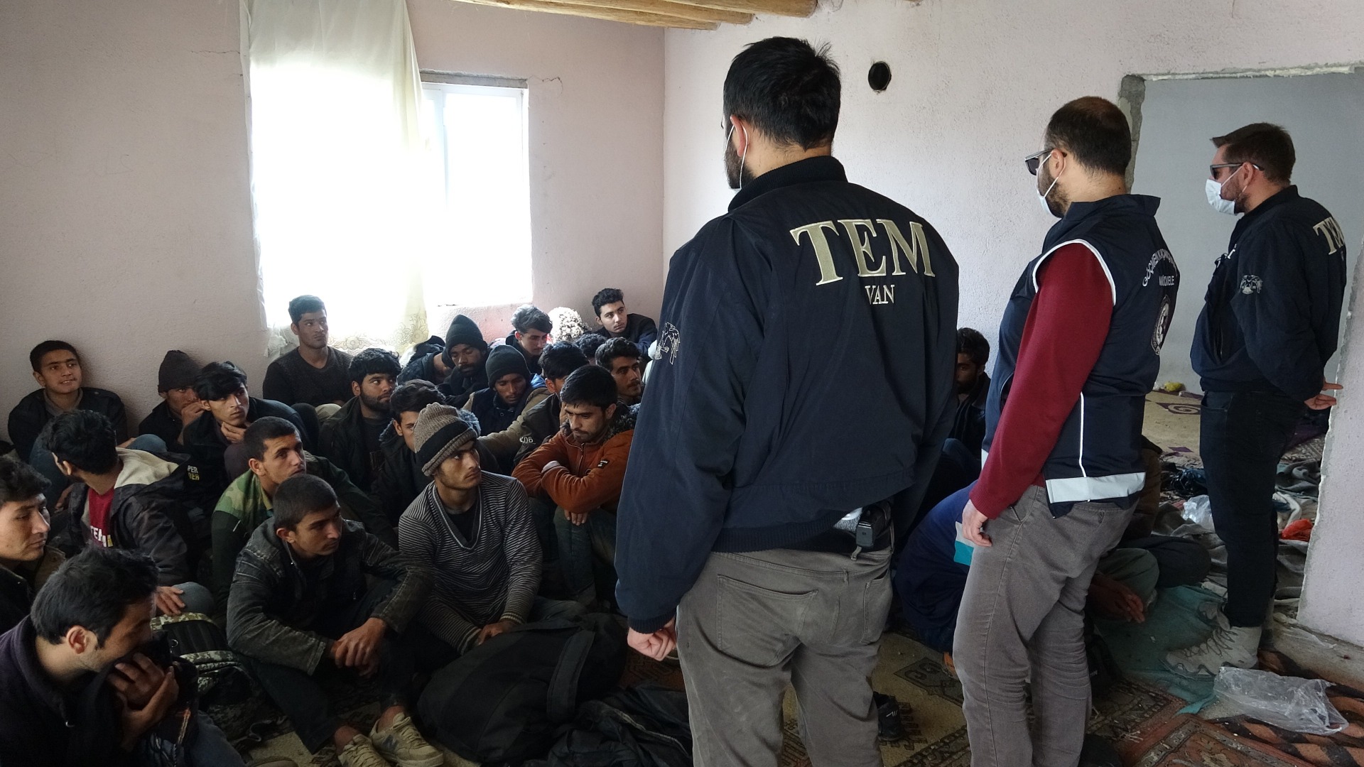 Van'da 35 kaçak göçmen yakalandı